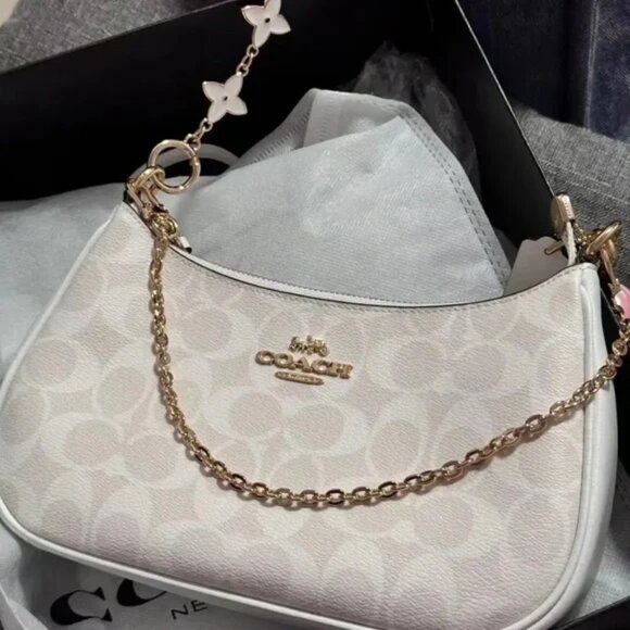 Coach Teri Shoulder Bag In Signature Canvas - Picture 2 of 6